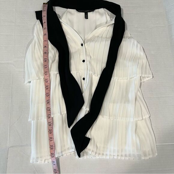 *marks* White House Black Market Bow-Neck Pleated Blouse | Size 4 - Picture 11 of 13